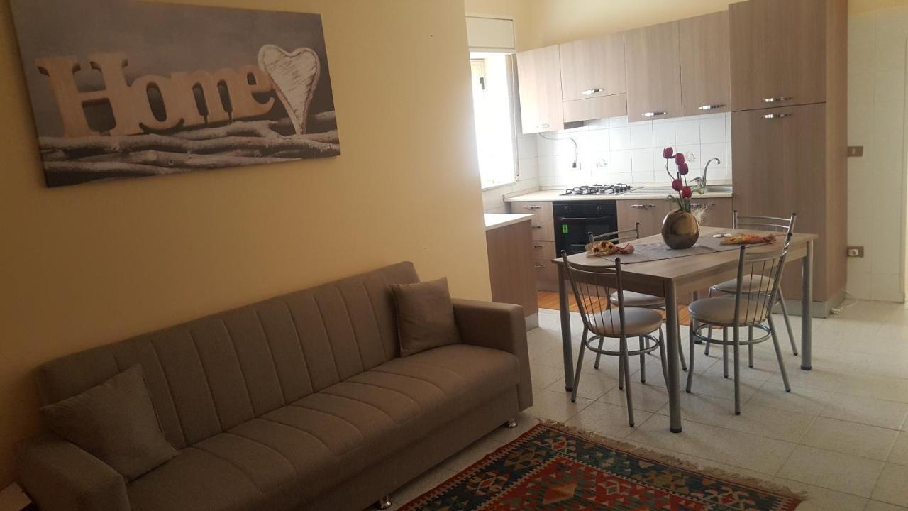 Giusy'S Place 1 Apartment Campofelice Di Roccella Luaran gambar